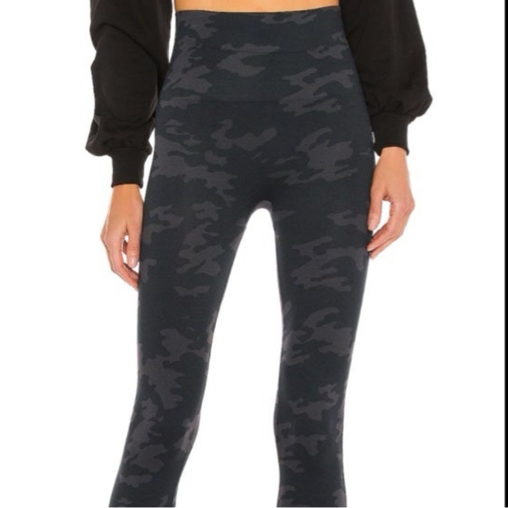 💚Spanx Seamless Camo